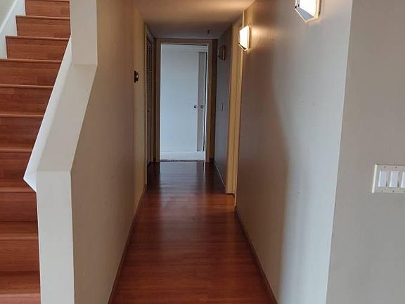 3rd image of 420 Melrose Ave E APT 902