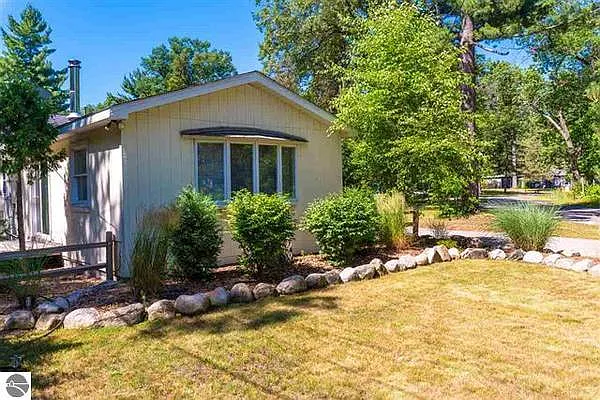 3 bed, 1260 sqft, $2,300 — Photo 2