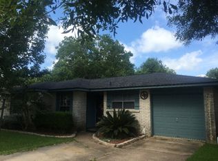 512 S Ramona St, Angleton, TX 77515