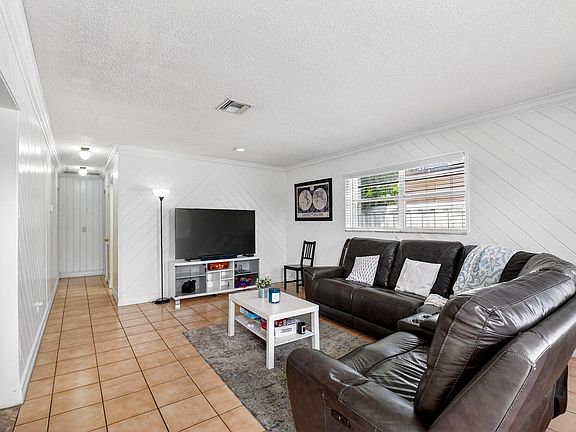 3rd image of 5721 Coconut Road