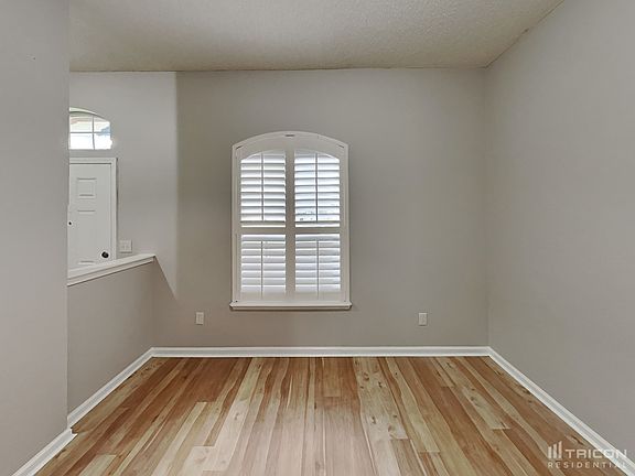 5th image of 3210 Woodglen Dr