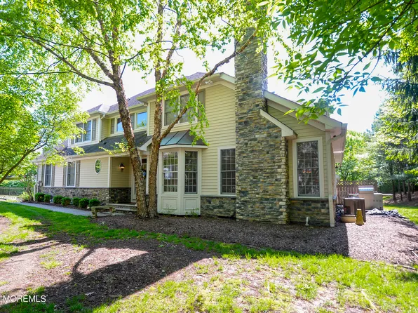 52 Schindler Court, Upper Saddle River, NJ 07458