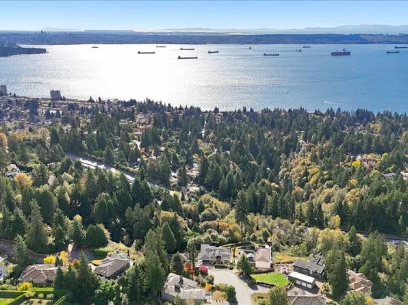 2790 Chelsea Close, West Vancouver, BC V7S 3E9