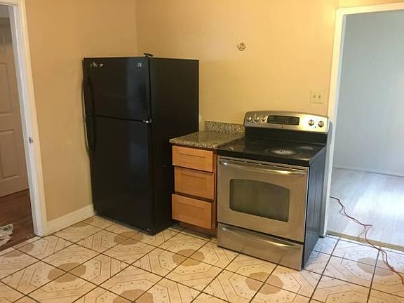 5th image of 2388 Market Ave