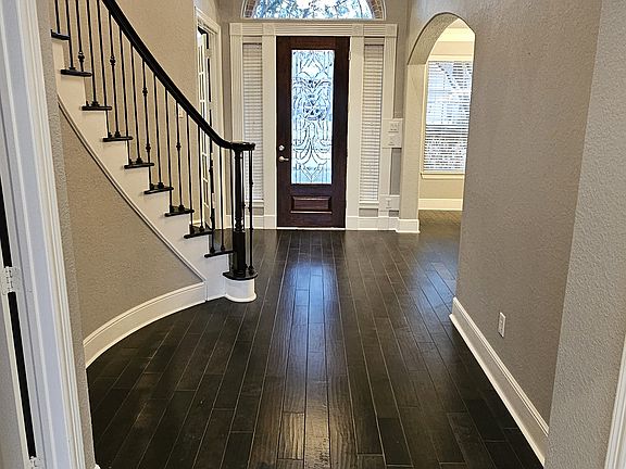 5th image of 3010 Park Bend Dr