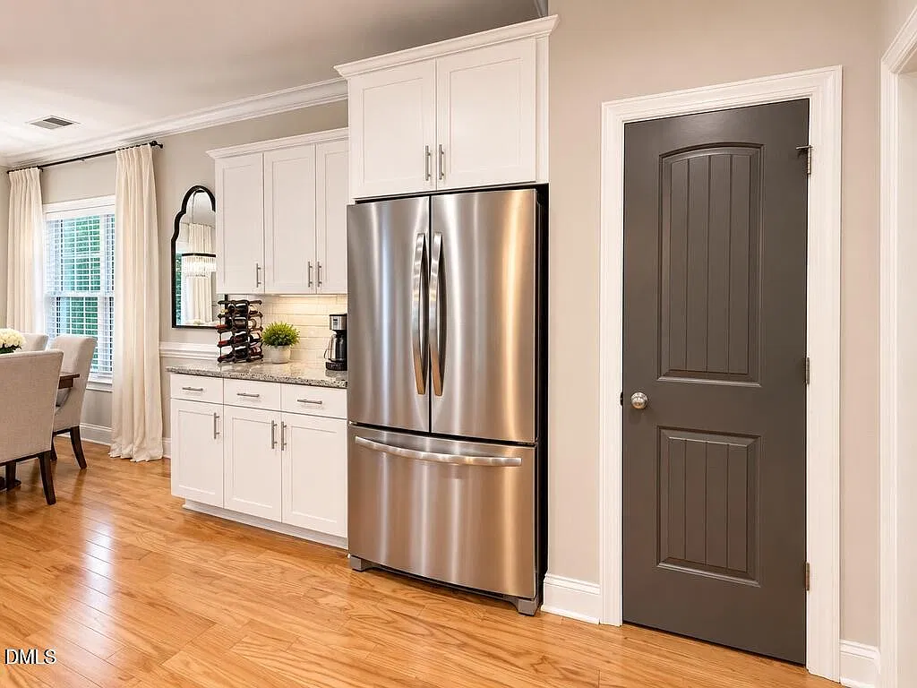 3 bed, 2.5 bath, $2,700 — Photo 2