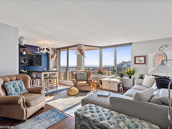 3rd image of 4170 N Marine Dr APT 22C