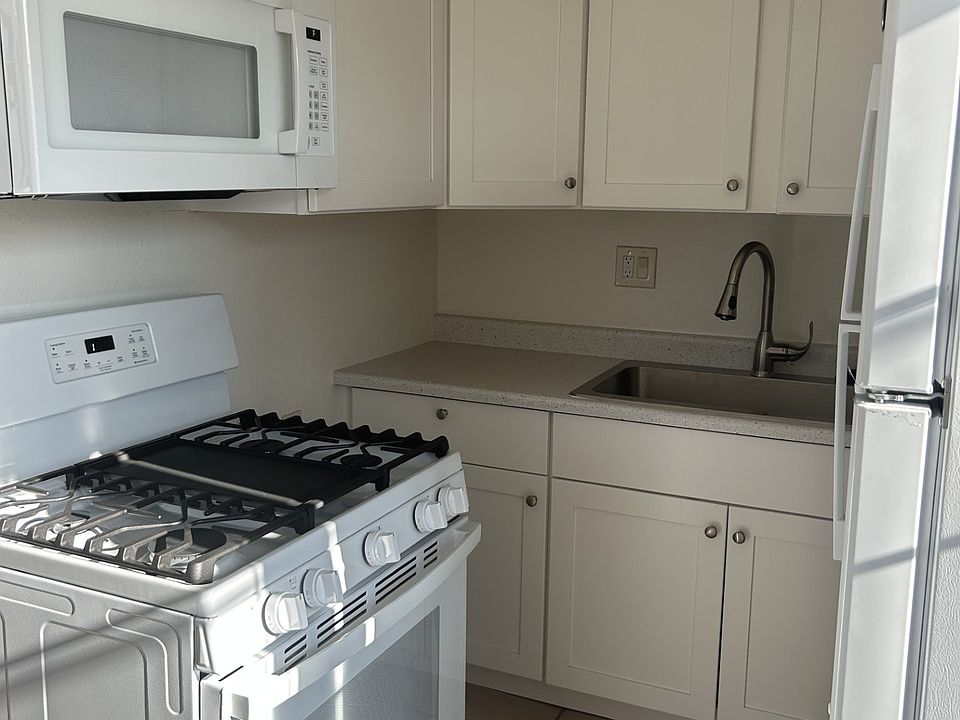 2nd image of 3825 42nd St APT 6