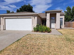 2190 Hanson Ave, Clovis, CA 93611