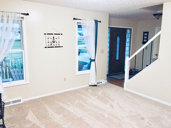 3rd image of 392 Winchester Ln