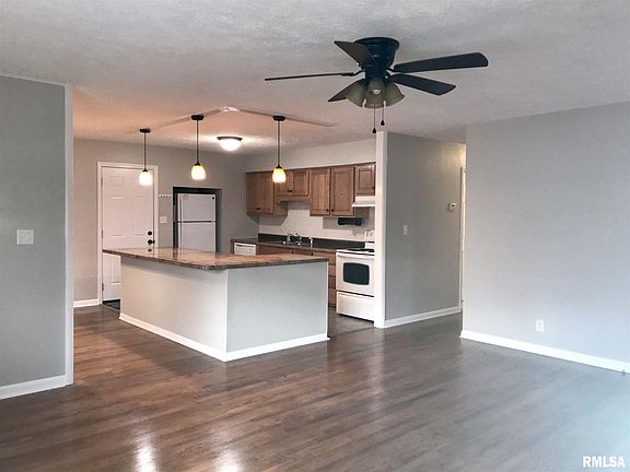 4th image of 401 S Emerald Ln