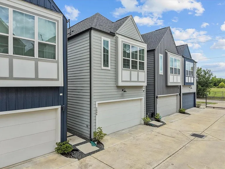 2906 Stevens St — Photo 25
