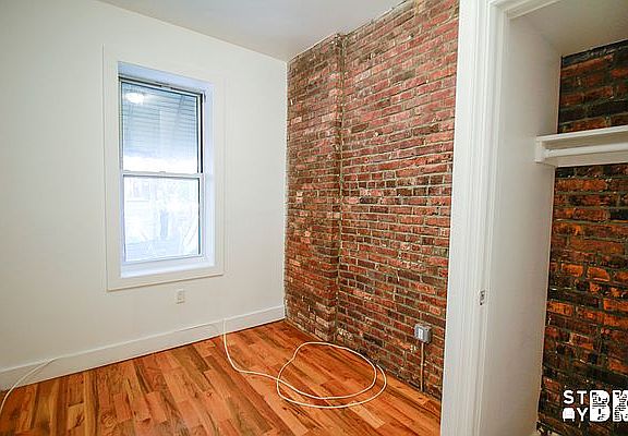 5th image of 907 Jefferson Ave #1R