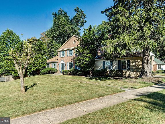 3rd image of 8501 Aqueduct Rd