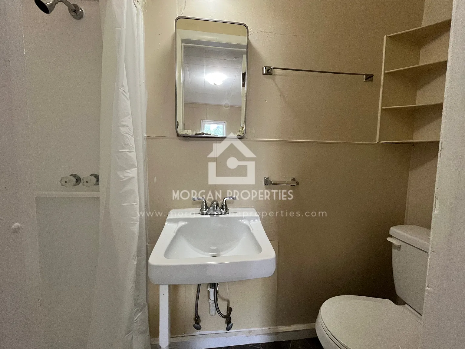 820 1/2 W Howard St Muncie - 1/2 — Photo 4