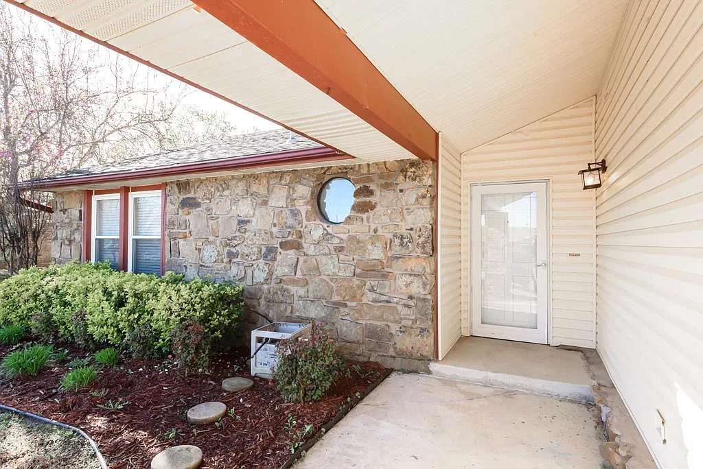 1511 W Orlando St — Photo 4