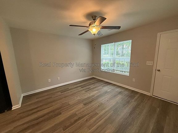 3rd image of 1207 Willard St