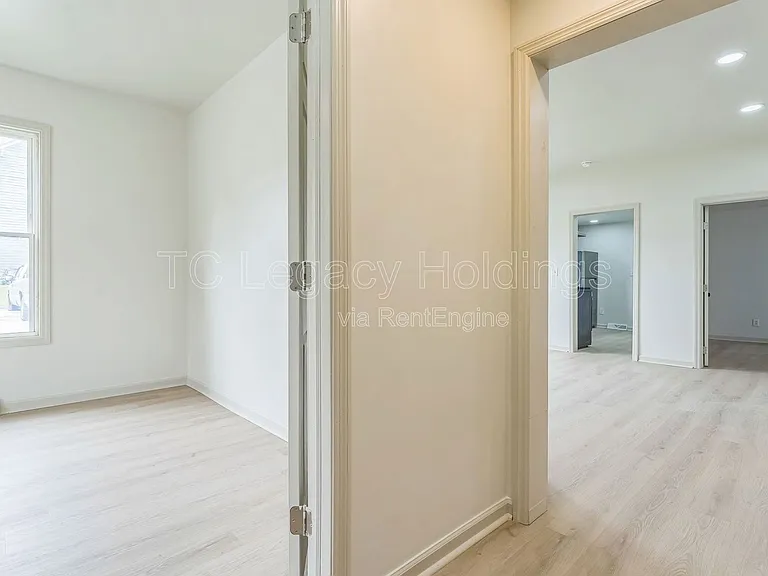 421 Walnut Ave — Photo 13