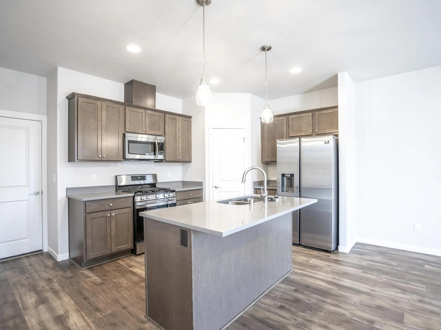3 bed, 3.5 bath, 1557 sqft, $2,795 — Photo 4