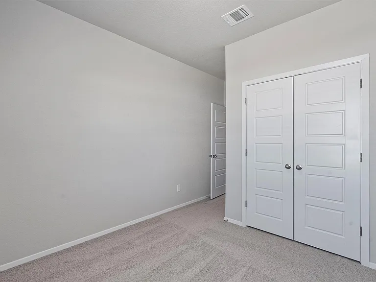 135 Chesterfield Dr — Photo 18