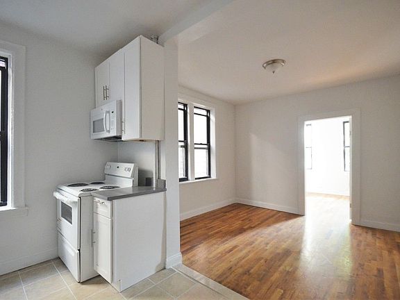 3rd image of 446 W 164th St APT 8