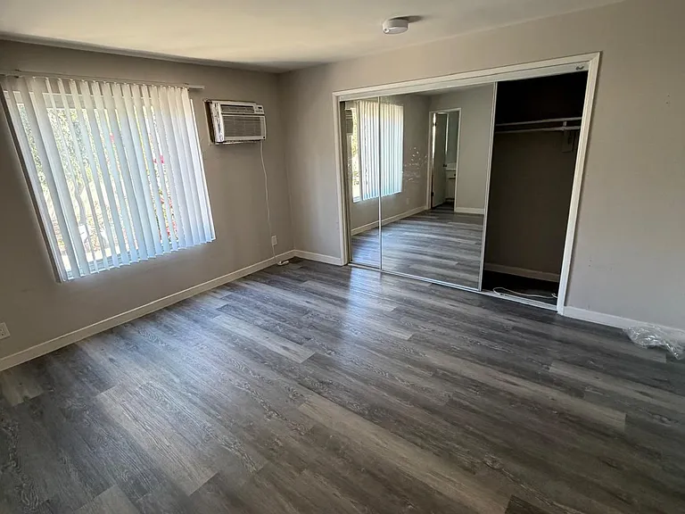 5354 Yarmouth Ave — Photo 10