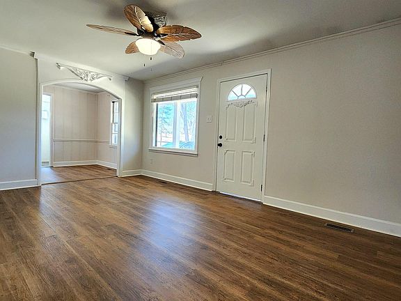 3rd image of 1940 Hart Dr SE
