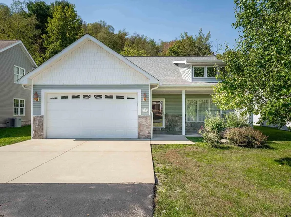 8 Turtle Creek Dr, Morgantown, WV 26508