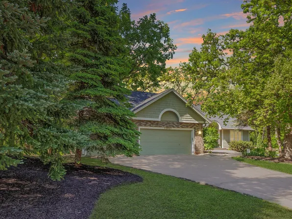 12827 Dover Ct, Apple Valley, MN 55124