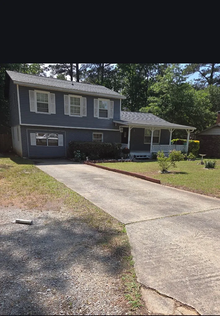 4 bed, 2.5 bath, 2621 sqft, $2,200 — Photo 1