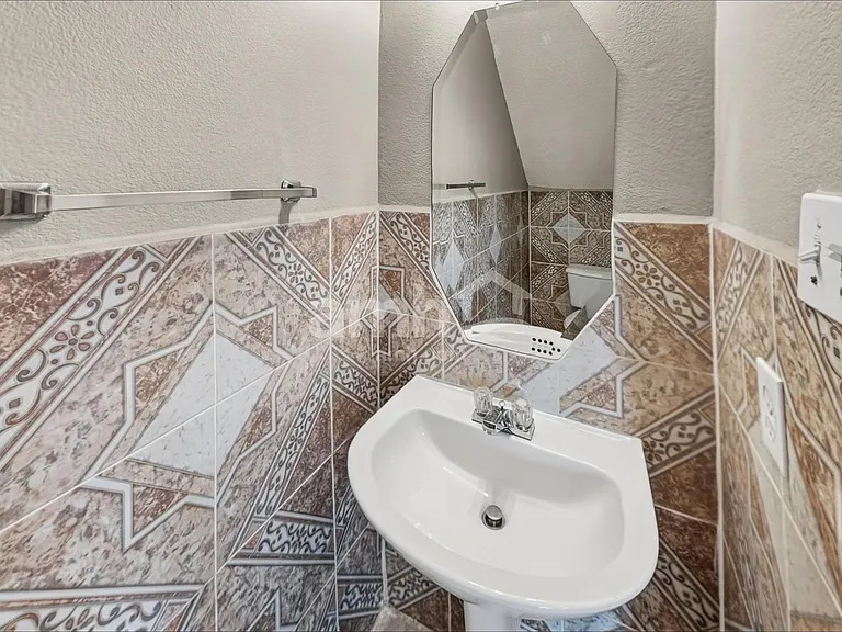 1321 Marken Ct — Photo 8