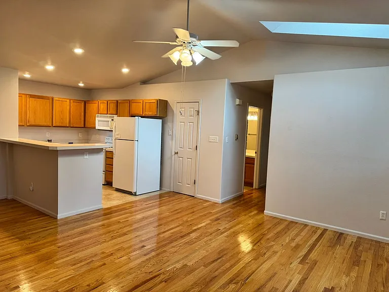 326 Appletree Ln — Photo 3