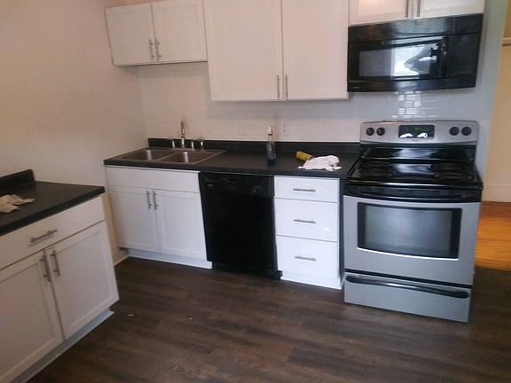4th image of 934 S Park St #2