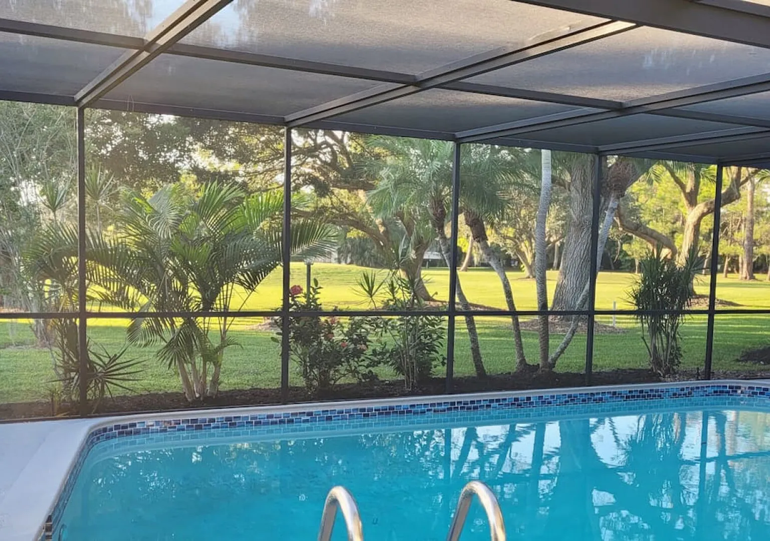 4BR Htd Pool-Golf View/Near IMG/Home Has Power — Photo 4