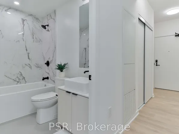 1285 Dupont St N #2402, Toronto, ON M6H 0E3