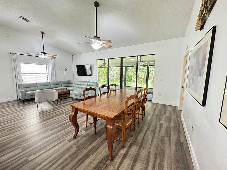 Formal dining area, the door on the right is to the master bedroom.