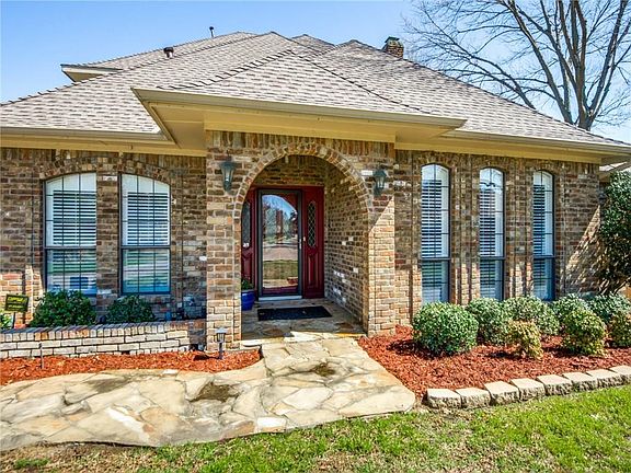 2nd image of 2904 Malibu Cir