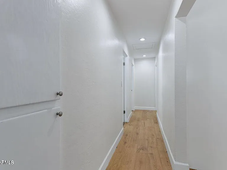 551 W 17th Pl — Photo 13