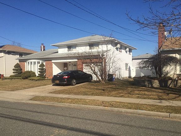 2nd image of 837 Van Buren St