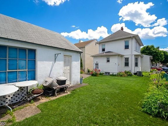 4th image of 82 Christie Ave