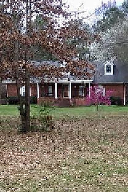 1st image of 225 Lakeside Dr