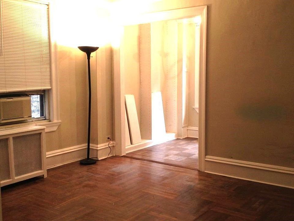 2nd image of 25 W 64th St APT 3E