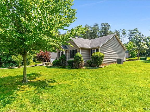 3rd image of 30 Pine Ct