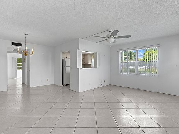 4th image of 293 Newport T