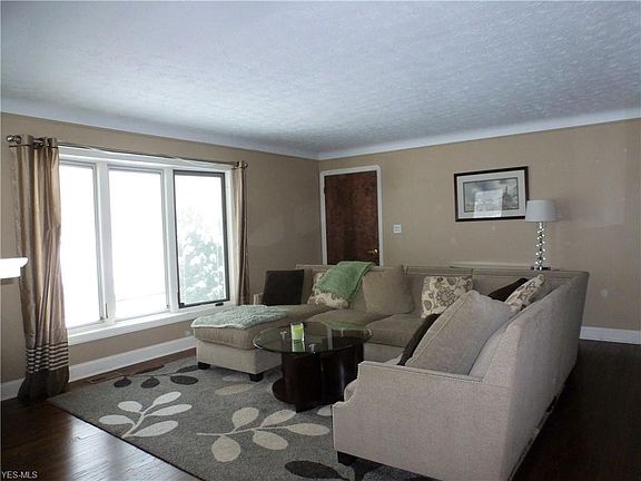 5th image of 4869 W 220th St