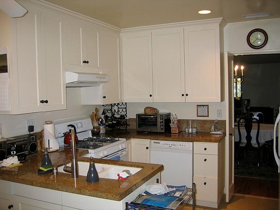 5th image of 995 S Orange Grove Blvd