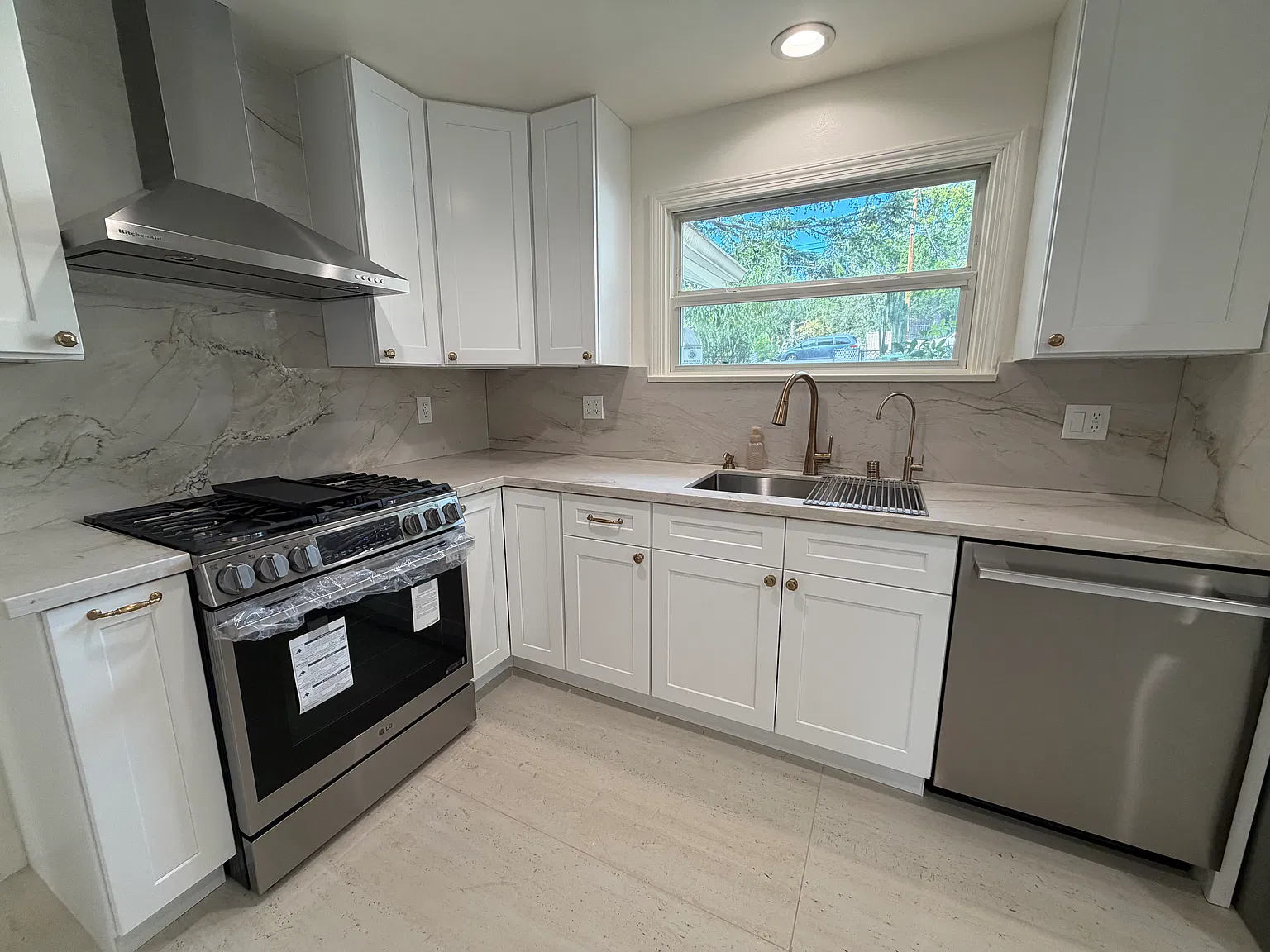 3 bed, 1360 sqft, $4,650 — Photo 4