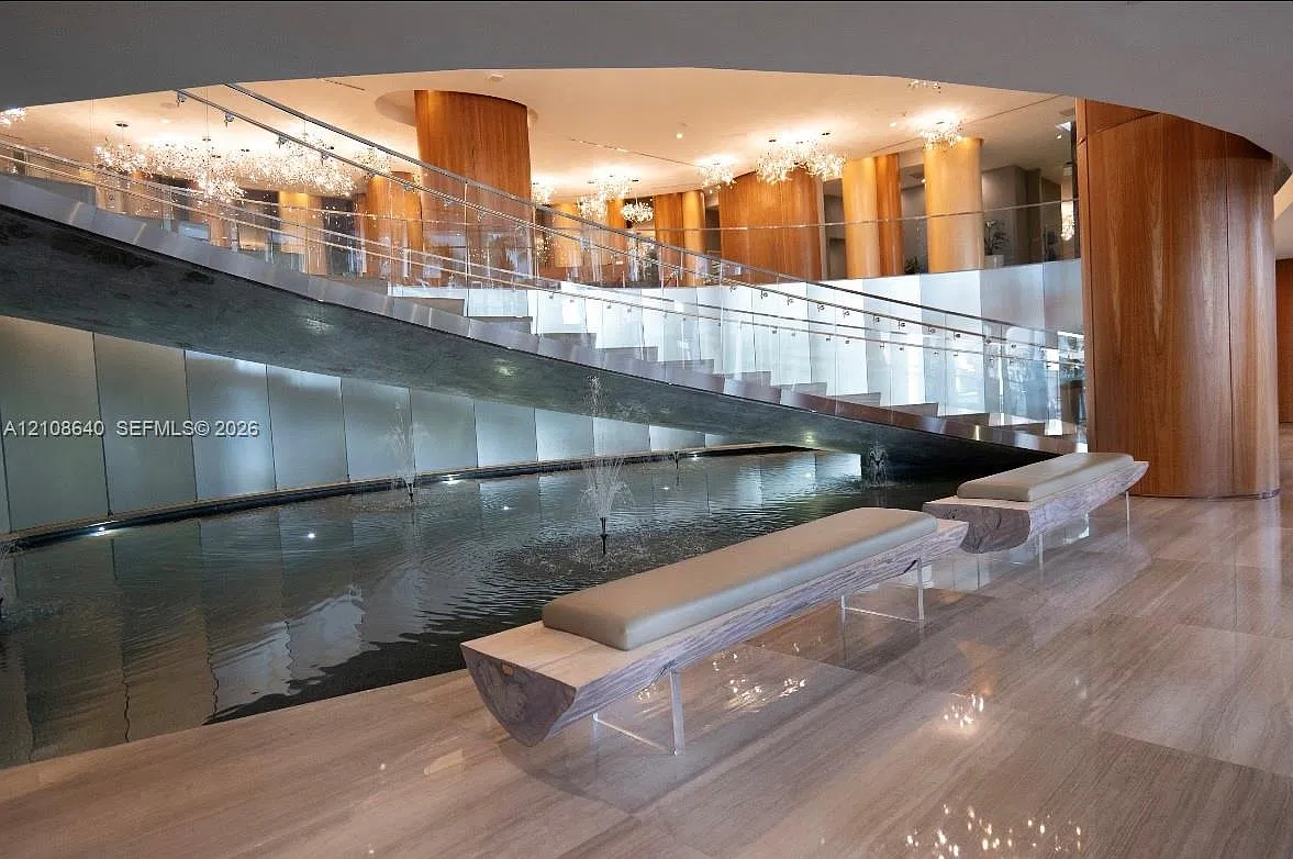 Aria On The Bay Condo — Photo 2