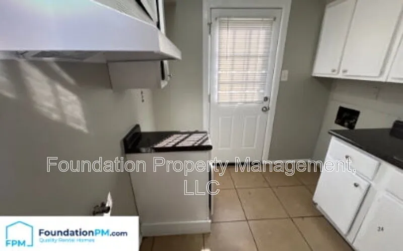 2 bed, 1.0 bath, 813 sqft, $915 — Photo 3