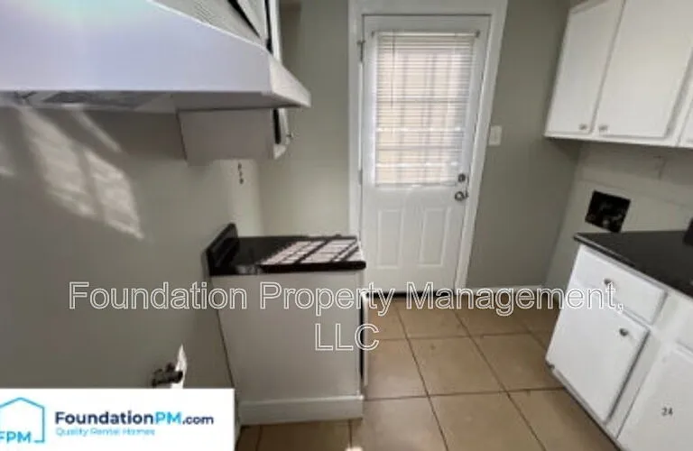 1131 Catalina St — Photo 3
